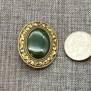 EI Oval Cabochon Brooch Pin 1.5 In Gold Green Stone Elegant Classic Vintage